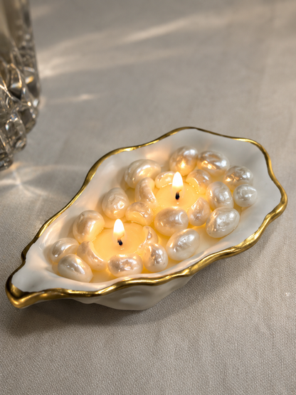 Handmade luxury oyster shell scented candle with a realistic peal wax decorations with two cotton wicks 